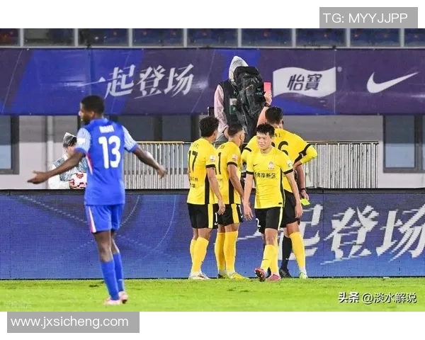 法甲联赛罕见暴力冲突:球员围殴裁判事件引发严重后果 法甲联赛罕见暴力冲突:球员围殴裁判事件引发严重后果